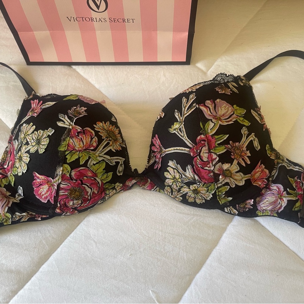 Victoria’s Secret black bra